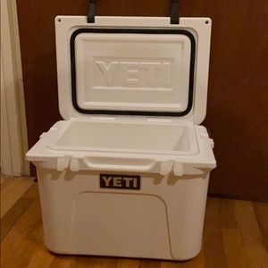 Yeti Cooler White “Yeti Roadie”